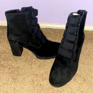 The Flexx brand Suede ankle boots size 9